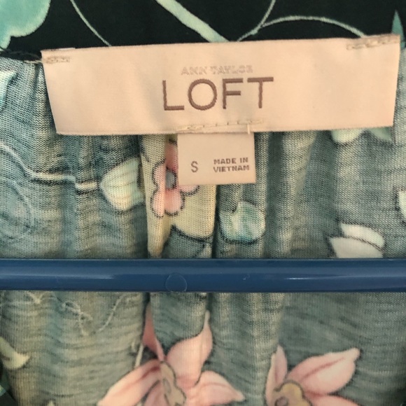 Loft Sleeveless Blouse - Picture 3 of 3